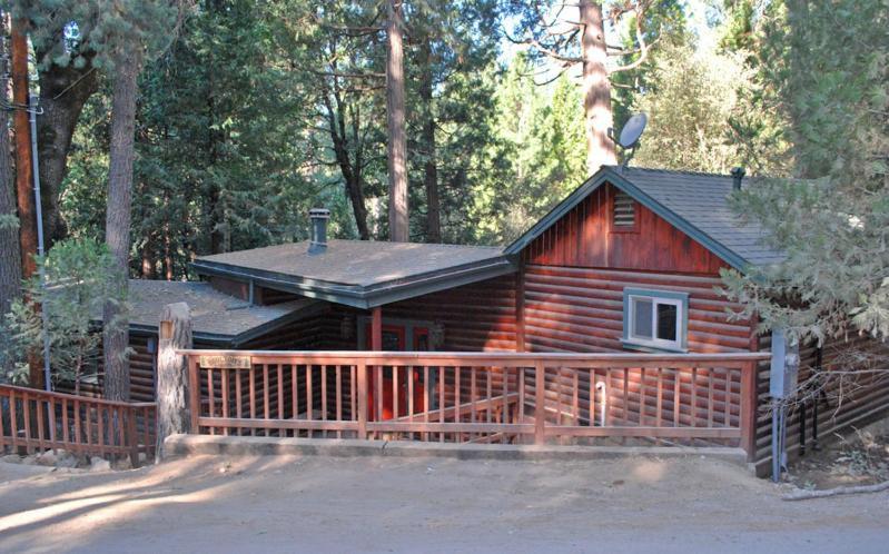 1l The Tree House * North Wawona