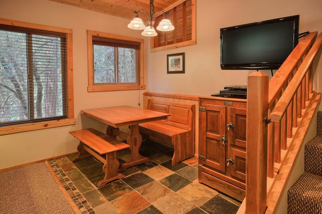 1l The Tree House Chalet *