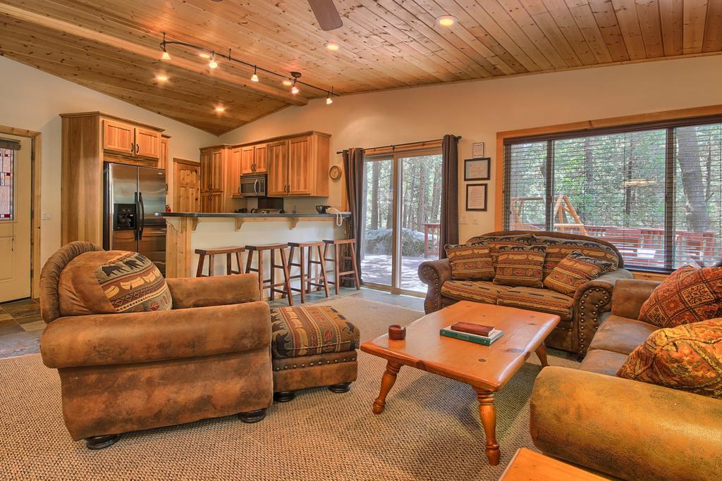 1l The Tree House North Wawona